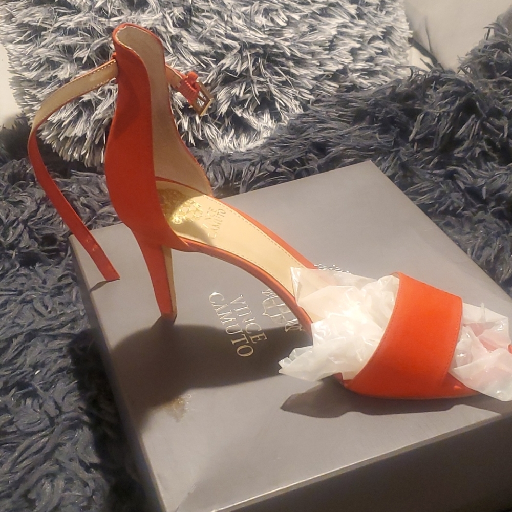 New sz. 10m Vince Camuto 🍊 soft nubuck/suede